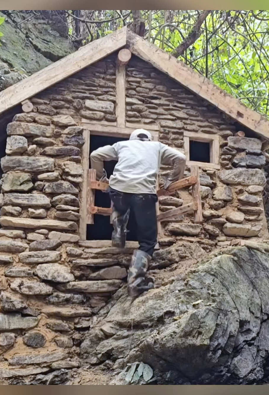 #survival #shelter #bushcraft #treehouse #camping #foryou #fyp 