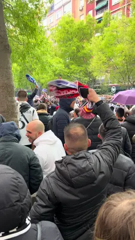 😱🏟️ AMBIENTAZO EN EL BERNABÉU ANTES DEL PARTIDO CONTRA EL ARSENAL #deportesentiktok #tiktokfootball #tiktokfootballacademy #realmadrid #madrid #arsenal #championsleague #champions 