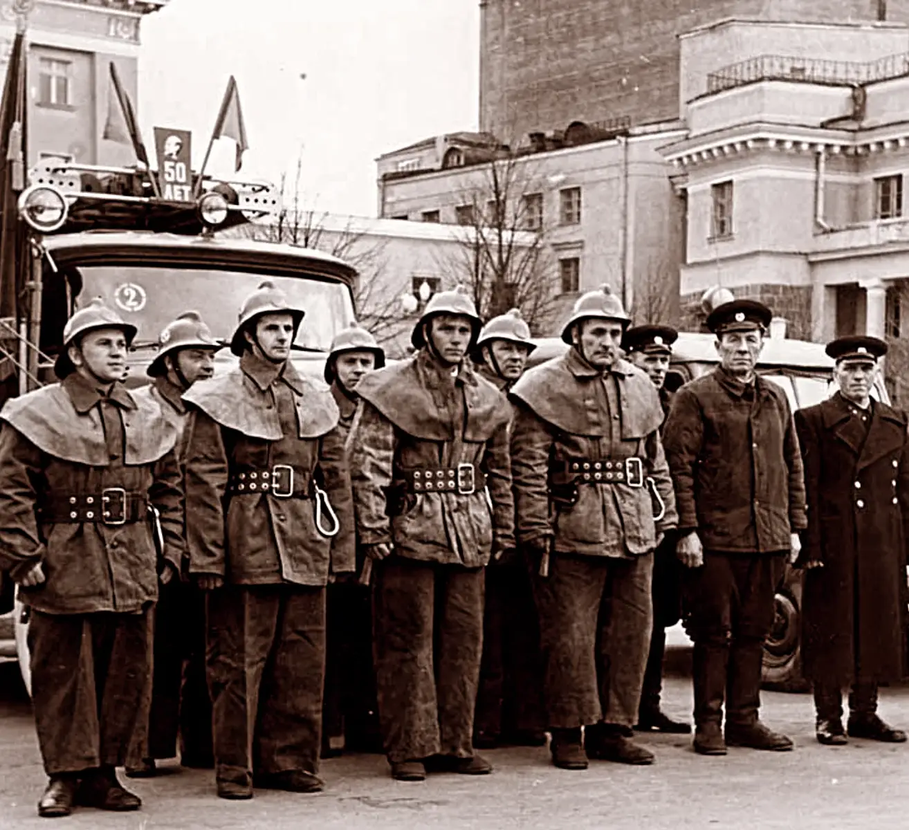 17 апреля 1918 года была создана Советская пожарная охрана.