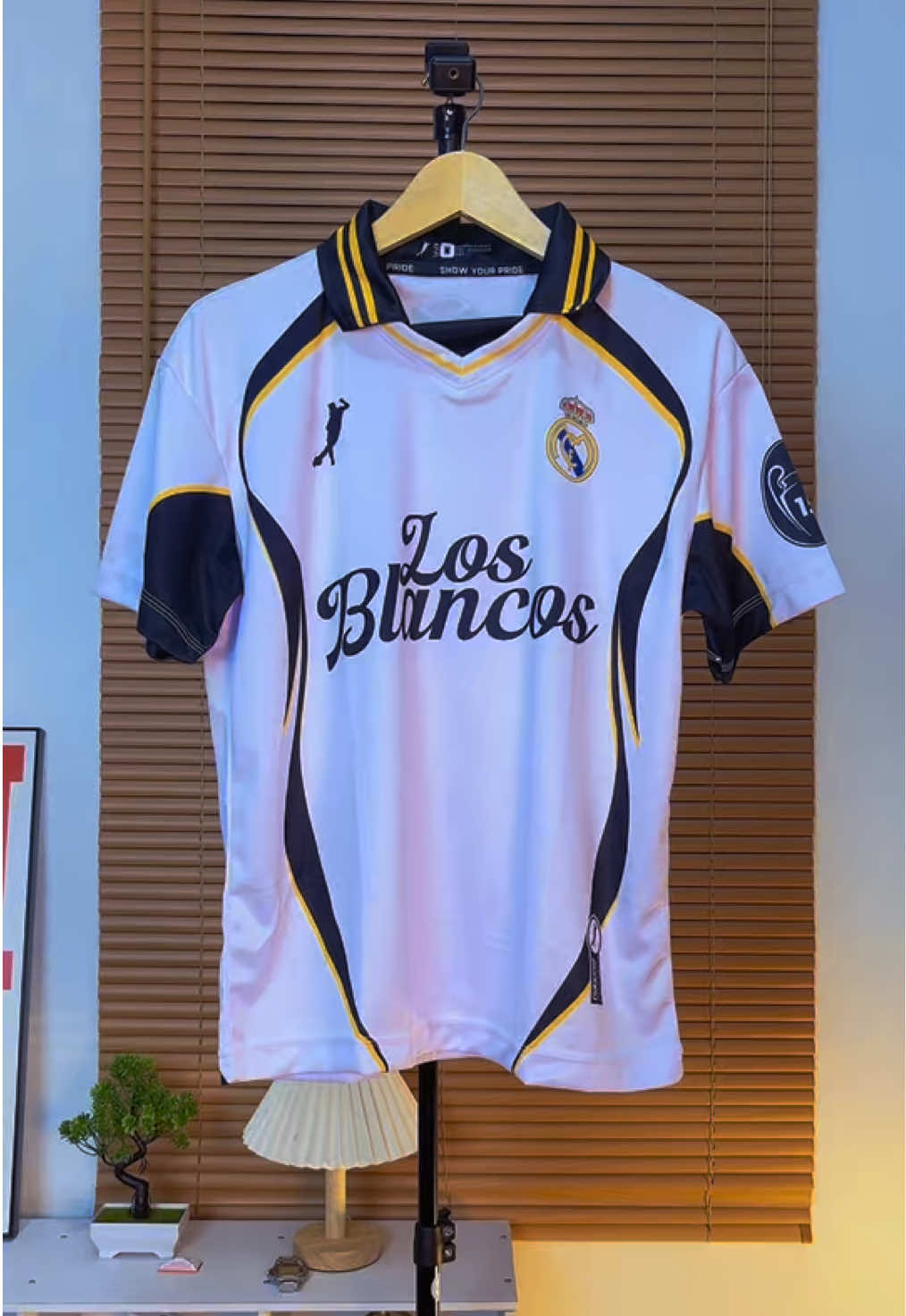 Hala madrid 🥶🥶🥶 Jersey vintage real Madrid 🔥 #jersey #fyp #vintage #realmadrid #madridista #halamadrid 
