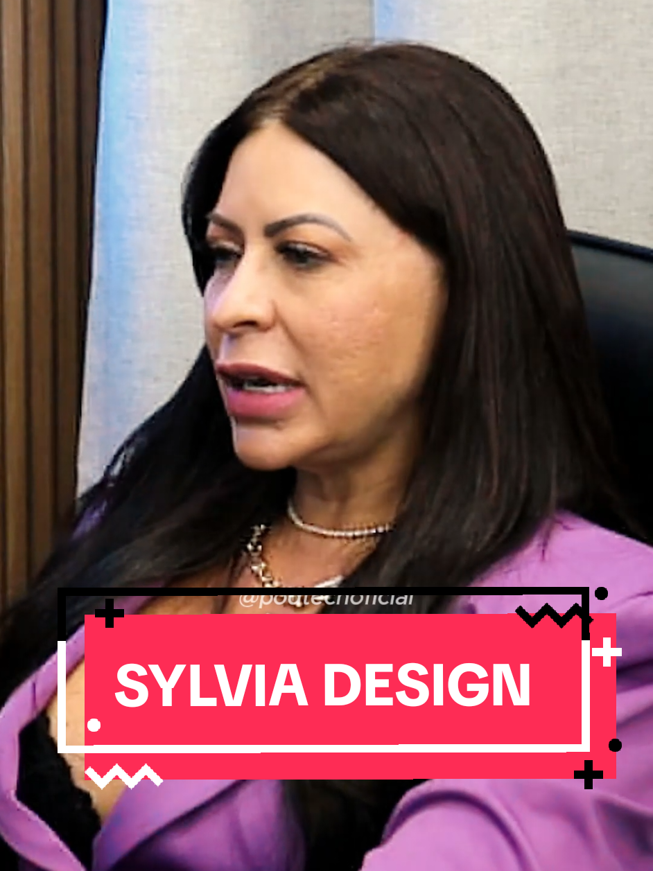 Sylvia Design mudou sua história com R$ 8.000 Sylvia Design é empresária e personalidade brasileira, que revolucionou o mercado, conhecida por suas aparições marcantes em comerciais de TV de lojas de móveis que levam seu nome. Ficou famosa nos anos 2000 pelo estilo extravagante, fantasias ousadas, bordões. Com seu jeito irreverente, virou um ícone da publicidade popular e da cultura pop brasileira. @Sylvia Design  #sylviadesign #sucesso #mulher #poder #poderdamulher #reflexão #vendas #podtech #motivação #motivacional #negócios #empreendedorismofeminino