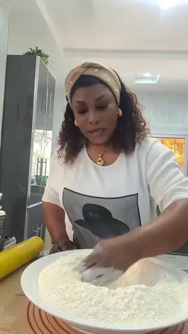 beignets gâteau by feemu fii ak feneen la cuisine de sala #feemufiiakfeneen @yi.feem #TikTokLIVE #LIVEhighlights #tiktoksenegal🇸🇳 #cuisinefacile #cuisineafricaine #cuisinesenegalaise🇸🇳🇸🇳 