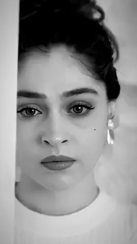 ‏الراحه انك ماتدري عن احد ولا احد يدري عنك 💔