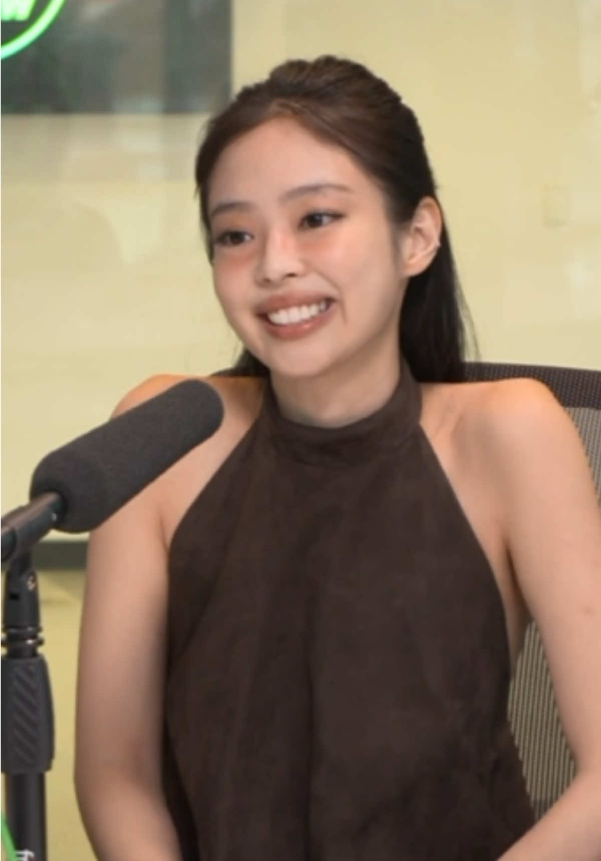 We love how @JENNIE speaks about the women in her life! #jennie 