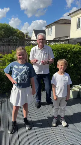 Course my grandchildren had to show me up 🤣 #fyp #grandad #grandkids #lefreak #easterholidays 