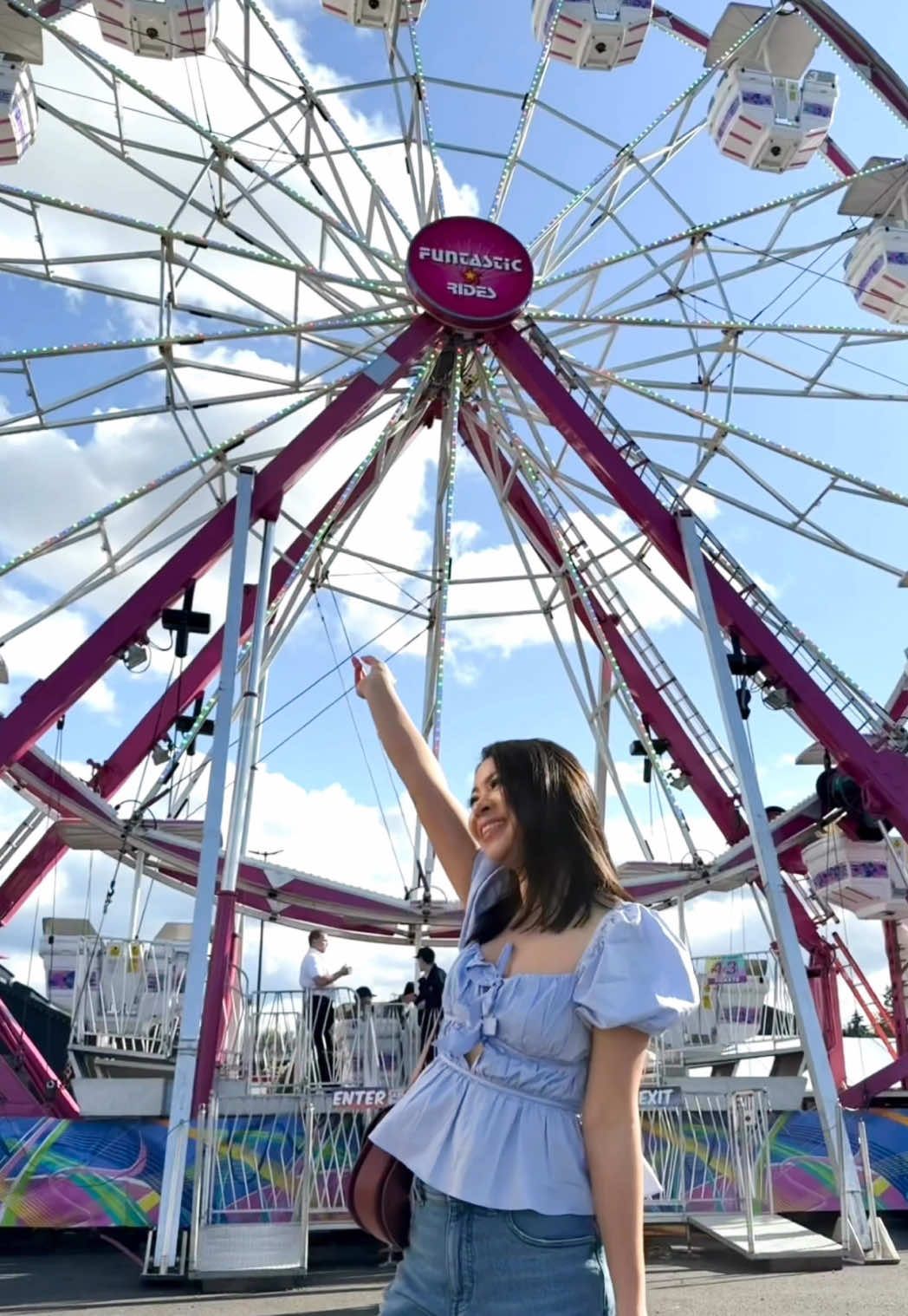 Happening April 17-20! We love the @Washington State Fair in September and had no idea they did a smaller version in April. Still lots of rides, games, food, and fun activities for the whole fam. We somehow spent 6 hours here! 😆 This would be a fun activity this weekend with the beautiful weather forecast 😍