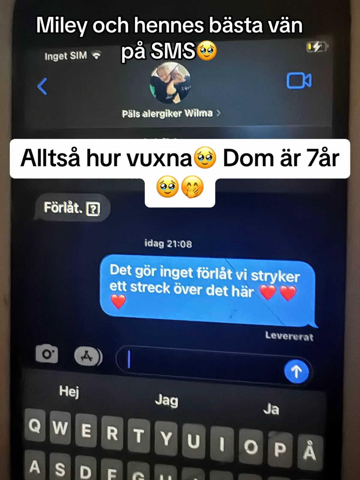 Jaa hon heter pälsallergiker Wilma på Miley’s mobil (då hon är allergisk mot Charlie🥹🤭🤣)  Alltså så små stora tjejer. Jag älskar dom här🫶🏻
