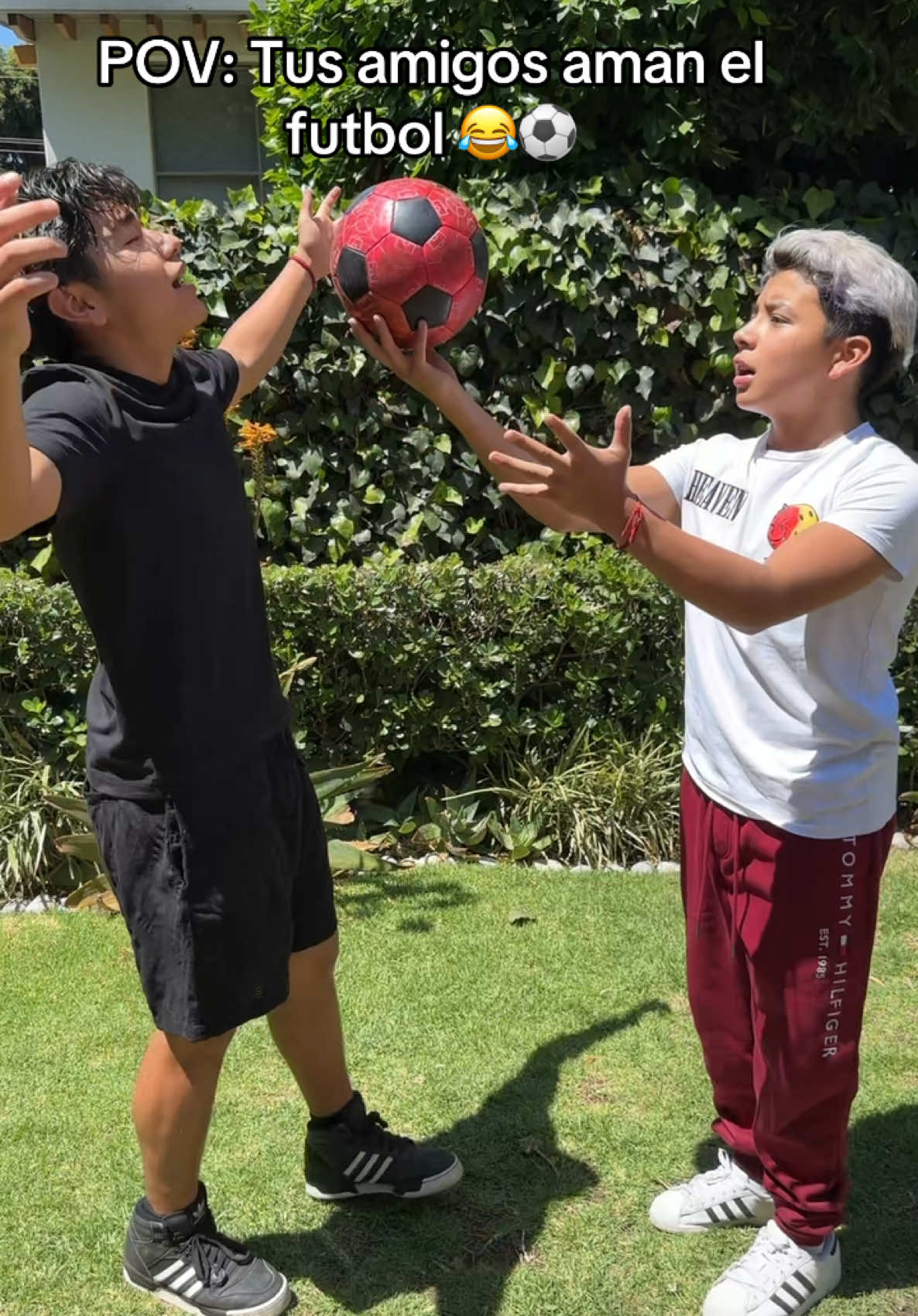 Quien más tiene amigos así? 😂⚽️