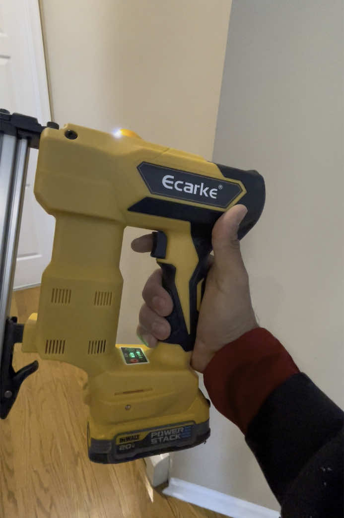 Si haces trabajos en tu casa o de vez en cuando necesitas una de estas, esta es una buena opción. #carpentry #cabinetinstaller #carpenter 