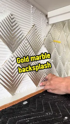 #fyp #tilesetter #tiletok #tradeswoman #tile #artistsoftiktok #constructionlife #bluecollar #skills #tradie #interiordesign #designtok #womenownedbusiness #supportsmallbusiness #kitchenbacksplash 