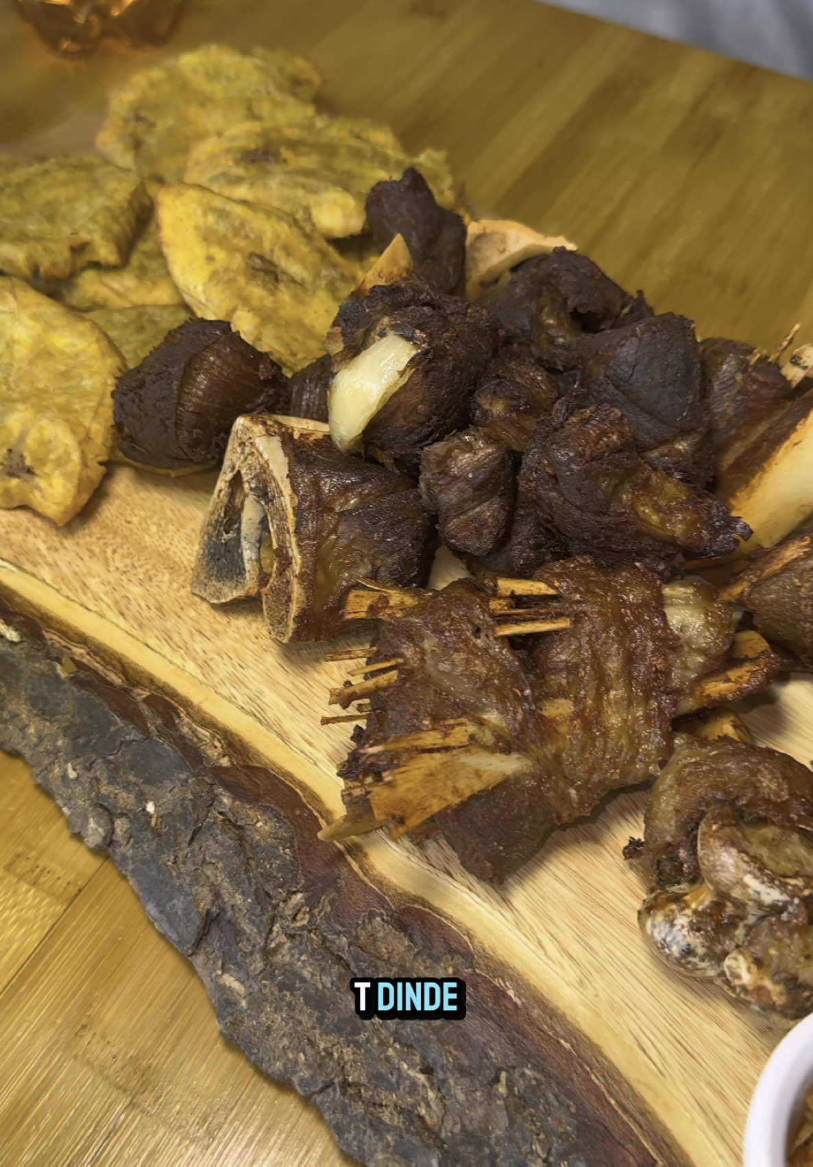 🤩BUFFET HAITIEN 100% HALAL À MONTRÉAL 🇭🇹 J’ai découvert @saveurs.dhaiti un restaurant haïtien halal et chaque dimanche est un buffet à volonté. Vous allez retrouver vos plats préférés et chaque repas que j’ai goûté était incroyablement bon. Je recommande sans exception ce délicieux restaurant 🇭🇹😍 Mon coup de coeur ❤️ Le cabrit 📍11906 Rue Notre-Dame E. #instagram #mtlfoodie #instafood #foodporn #Foodie #food #haiti #halal #latinfood #latinfoodmtl #caribbean #montreal #quebec #canada