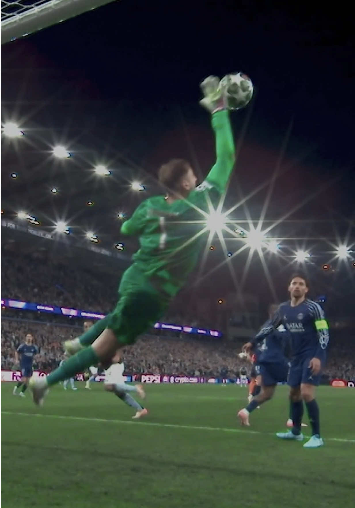 CLUTCH save 😳😳 #psg #donnarumma #ucl 
