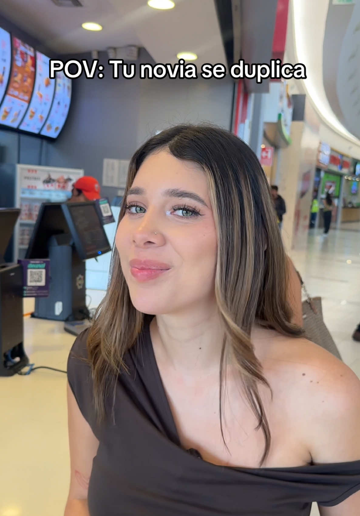 La cajera si está bonita 🤭 #humor #comedia @KFC 
