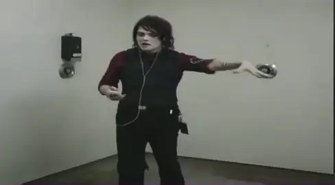 Gerard way's ipod dance