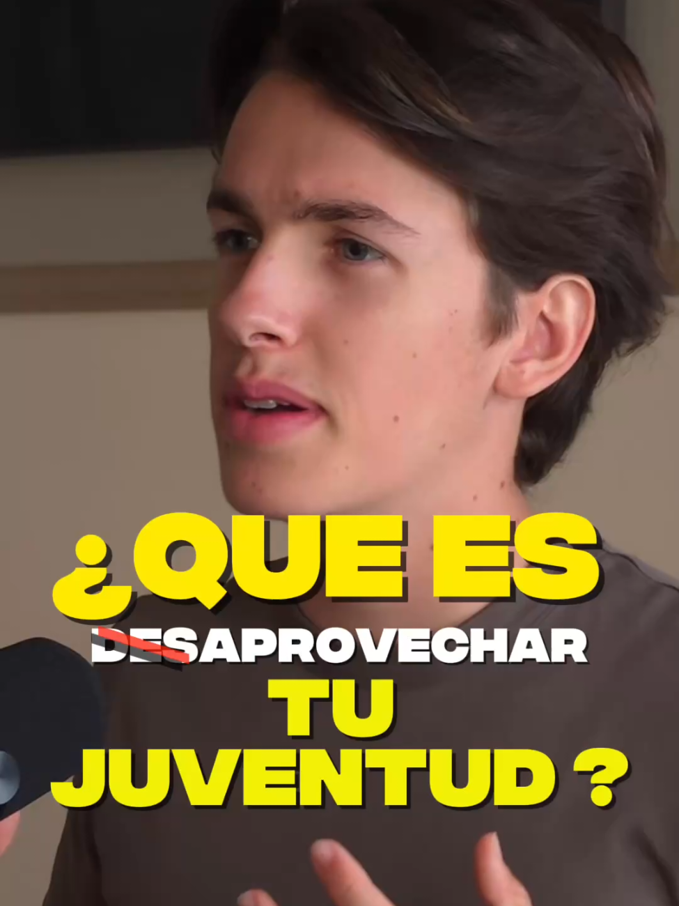 Si tienes entre 15 y 30 tienes que entender que estás en la mejor etapa para trabajar en ti mismo... Es una falsa creencia que ir de fiesta, tener vicios, jugar videojuegos y salir con muchas mujeres es aprovechar la juventud. La verdad es que hoy estás aún tienes el apoyo de tu familia para salir adelante, estás en tu mejor momento físico y está es la etapa más sencilla en la historia para sobresalir. Antes tus abuelos tenían que estar estudiando horas en la biblioteca. Hoy tu puedes aprender desde tu celular cualquier tema en minutos. Antes había que hablar con cientos de personas y pedir dinero para emprender un negocio. Hoy desde tu casa con una computadora puedes ganar millones. Antes no había mucho conocimiento sobre salud. Hoy tienes toda la información para estar saludable, energético y hasta puedes hacer ejercicio en 2 metros de espacio. Y aún así... ¿sigues quejándote? ¿Poniendo excusas para justificar tu situación actual? Si no estás logrando grandes resultados es porque no quieres. No hay más. Y sinceramente lo digo: El que va cada fin de fiesta, no procura su desarrollo personal, no gana dinero por su cuenta, y se la pasa culpando a otros y procrastinando... No se ama. Así de simple. No te amas. Y quieres seguir siendo UNO MÁS DEL MONTÓN. Tienes todas las posibilidades de brillar, pero sigues siendo UNO MÁS. Hasta aquí mi reflexión, creo que está muy claro el mensaje. Te leo en comentarios... 👀 #desarrollopersonal #superacionpersonal #motivacion #reflexion #crecimientopersonal #leccionesdevida #disciplina #mentalidad #patrickrico 