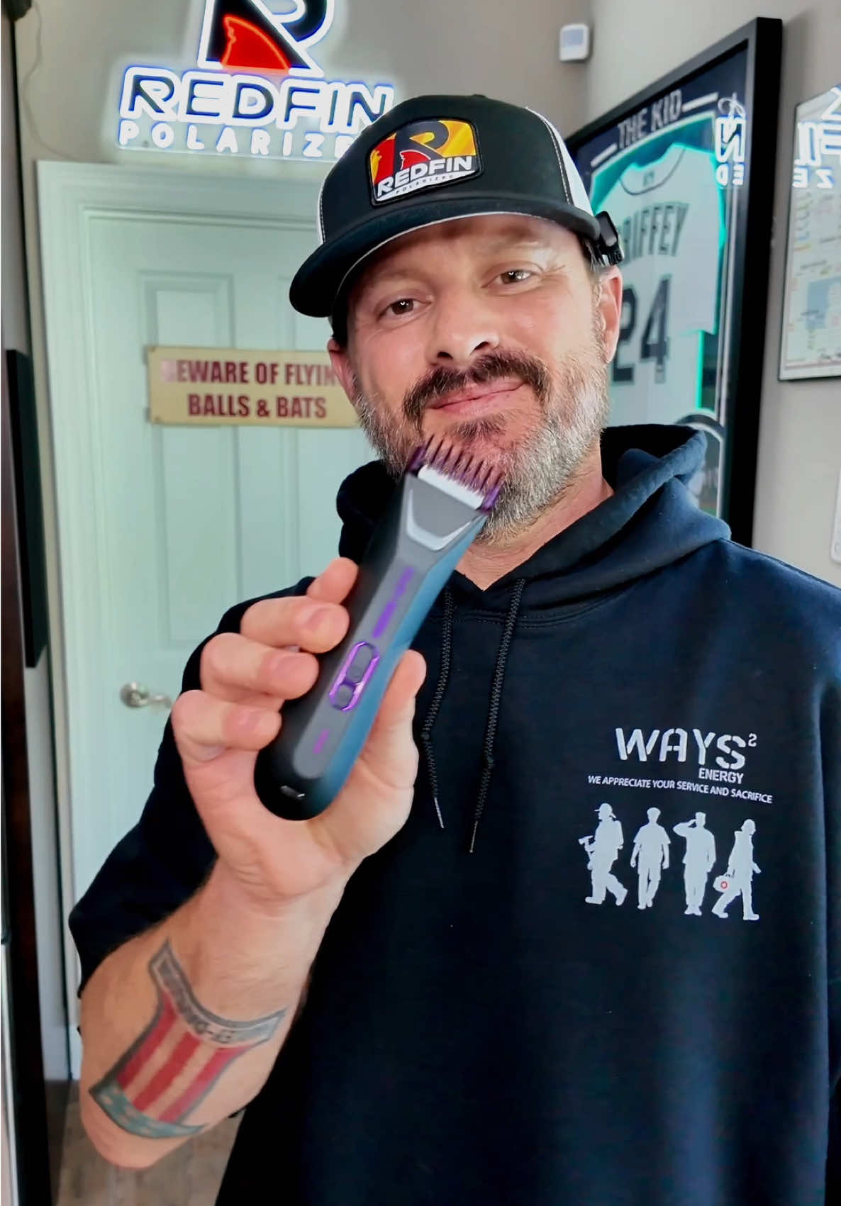 One razor. Two jobs. Just don’t slip. #ManscapedPartner @MANSCAPED 