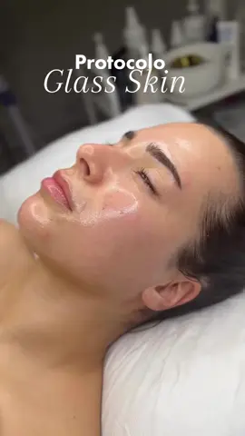 Já pensou em ter um aquele efeito glow na pele?  #glassskin #pelesaudavel #pelebonita #esteticafacial #procedimentosesteticos #tratamentodepele 