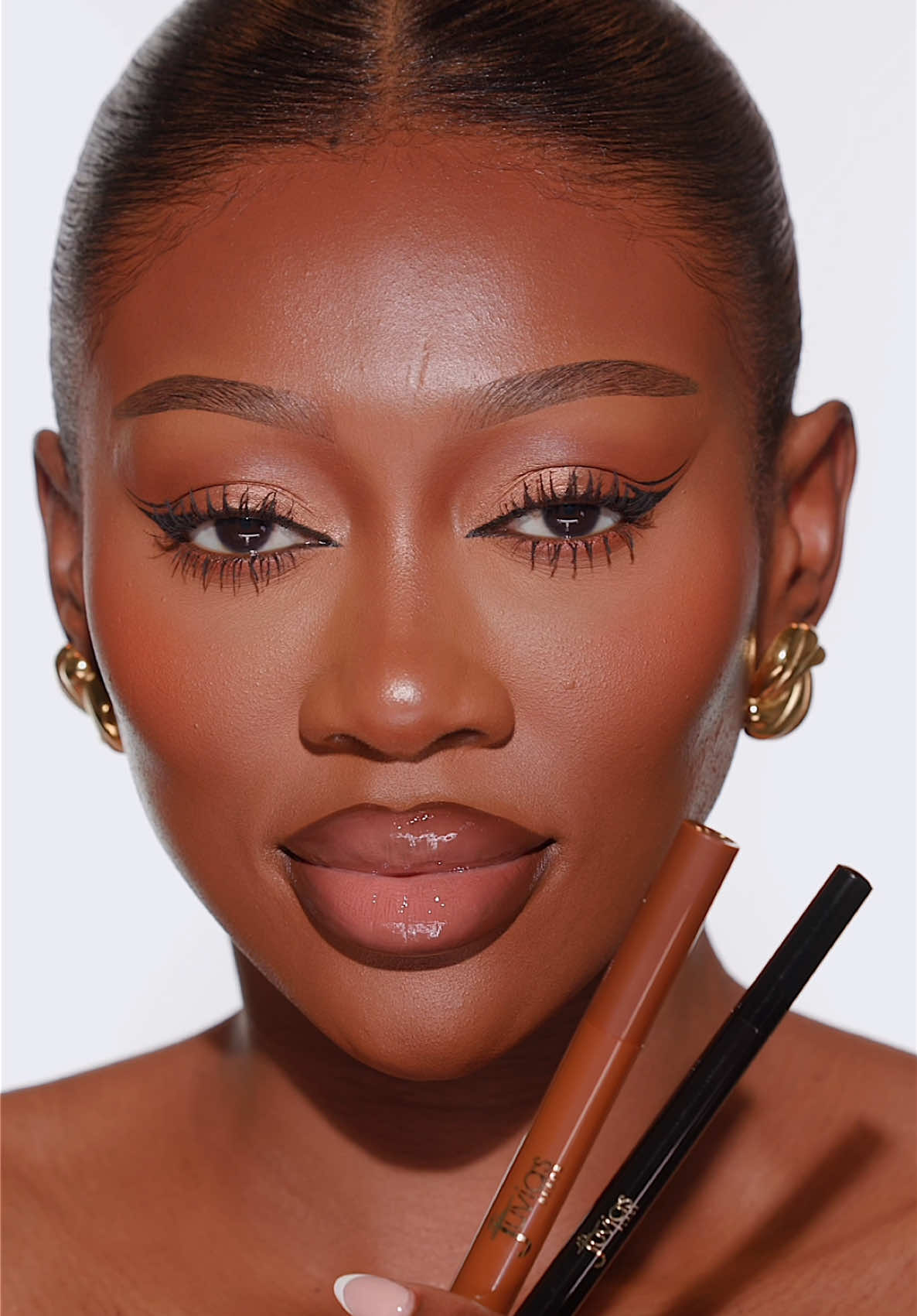 Obsessed with the new @Juvia’s Place Nubian eyeshadow sticks and the Egyptian pen eyeliner! They make applying eye makeup so quick and easy! Plus they’re long lasting, pigmented, and glide on like silk! 🤩🔥 #JuviasPlace #JuviasPlaceNubianMakeup 