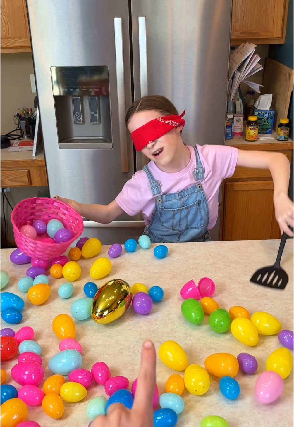 The Easter Egg Spatula Game! 💰 #game #family #easter #egg #challenge 