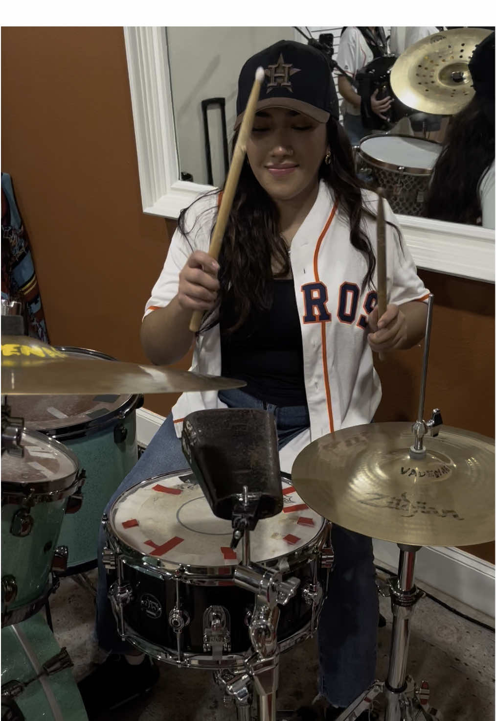 Cuando hay juego de los @Houston Astros ⚾️, pero primero… práctica 🎶🧡 #houston #astros #practice #huapango #bailes #band #grupo 