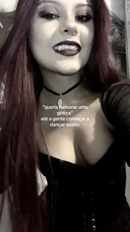 ainda n danço tao bem #fyp #alt #goth #y2k #EMO #padrao #grwm #escola 