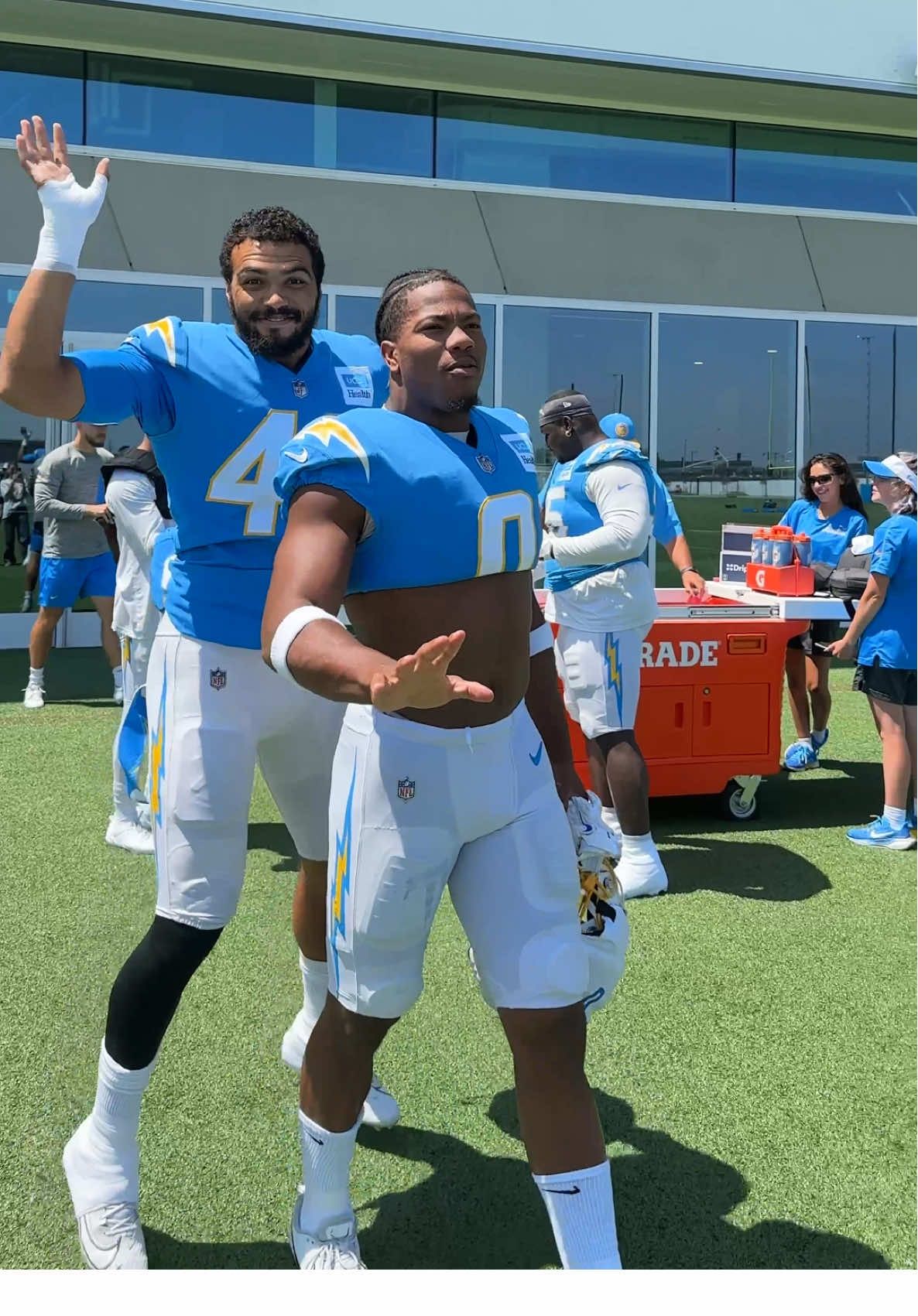 we have a lot fun around here :) #chargers #workinsports #socialmediamanager #nfl 