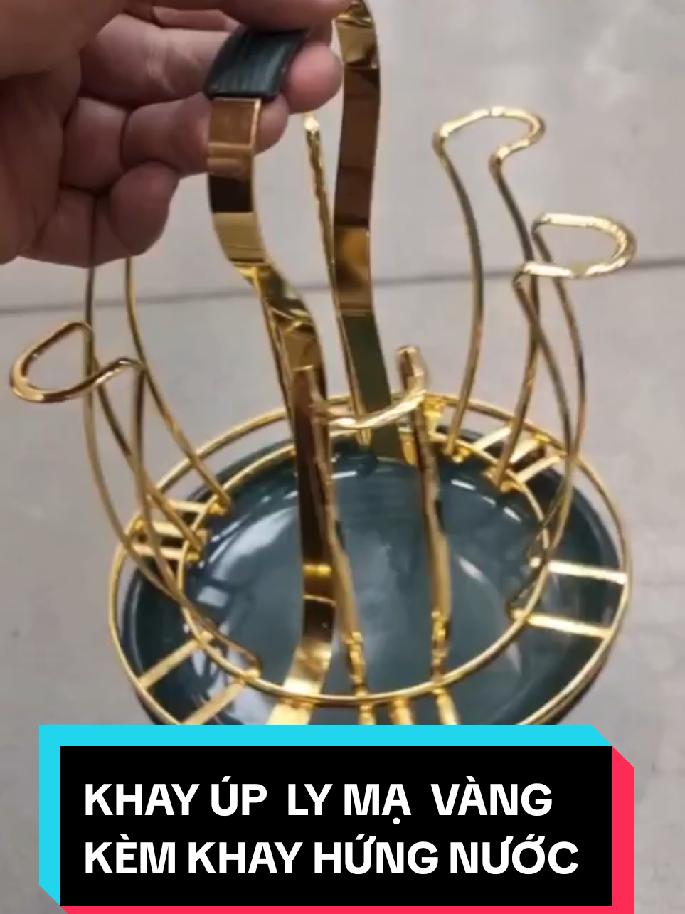 khay úp ly mạ vàng kèm khay hứng nước với sản phẩm này  bạn  có  thể  sắp xếp cất giữ  các  loại  cốc  chén trong gia đình một cách gọn gắng 65 k#xuhuong #giadungthongminh3979 #khayuplymavangcokhayhungnuoc 