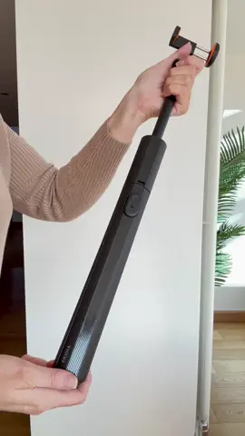 This Phone Tripod is a GAME CHANGER! 🚀 One-click open, super easy to use, and extends to 71”/180cm for the perfect angle. Use it for Zoom calls, vlogging, GoPro shots, selfies, and more—total must-have! 📱🔥 #PhoneTripod #HandyStativ #TikTokGadgets #ContentCreator #VlogLife #EasySetup #TravelEssentials #FilmingHacks #GoPro #ZoomMeetings #SelfieKing #TechTok #PhotographyTips #MustHaveGear #TikTokMadeMeBuyIt 💡 Drop a ❤️ if you want one!