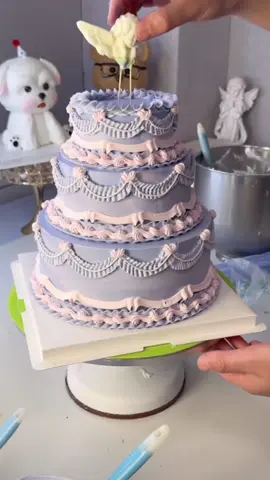 Lots of people asked me how to make this purple #fyp #cakedecorating #cutecake #cakemaking #3layercake #anniversaycake #weddingcake 