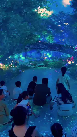 จะวัยไหนก็อิน เพราะศิลปะที่นี่ไม่มีขีดจำกัด 🌟🧒👵 #spaceandtimecube #spaceandtimecubeplus #spaceandtimecubeplusthailand #immersiveExperience #artbkk #artexhibition #bkkexhibition #immersiverart #imersive #Bangkok #Thailand#bkk #artexperience#art#bkkexhibition#นิทรรศการ #นิทรรศการศิลปะ #นิทรรศการกรุงเทพ #นิทรรศการฮิลใจ #กิจกรรมกรุงเทพ #งานแสดงศิลปะ #พิกัดงานศิลป์ #นิทรรศการใหม่ #tiktokสายอาร์ต #tiktokพาเที่ยว #tiktokชิงมง #เที่ยวกรุงเทพ