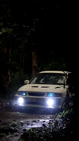 What is this sound 🫢 #evo #evov #JDM #mitsubishi #evolutionv #dohc16valve #dohc #lancer #mitsubishilancer 