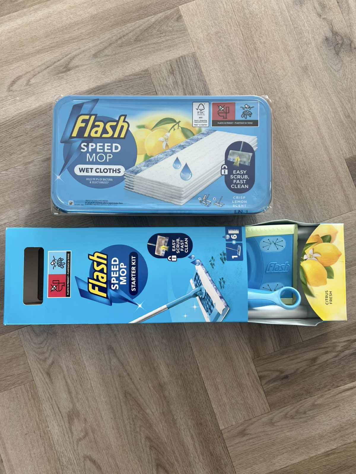 Super clean floors in a flash ✨🧹#ad #MopItOff #FlashSpeedMop #BackToCleanInAFlash #savvycircle