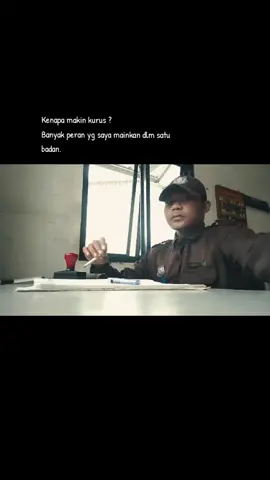 Jadi orng happy di depan ibu,dan istri. Ramah di depan teman teman kerja, Dan malam ya jdi  orng yg menyedihkan😅 #satpamindonesia  #galerisecurity 