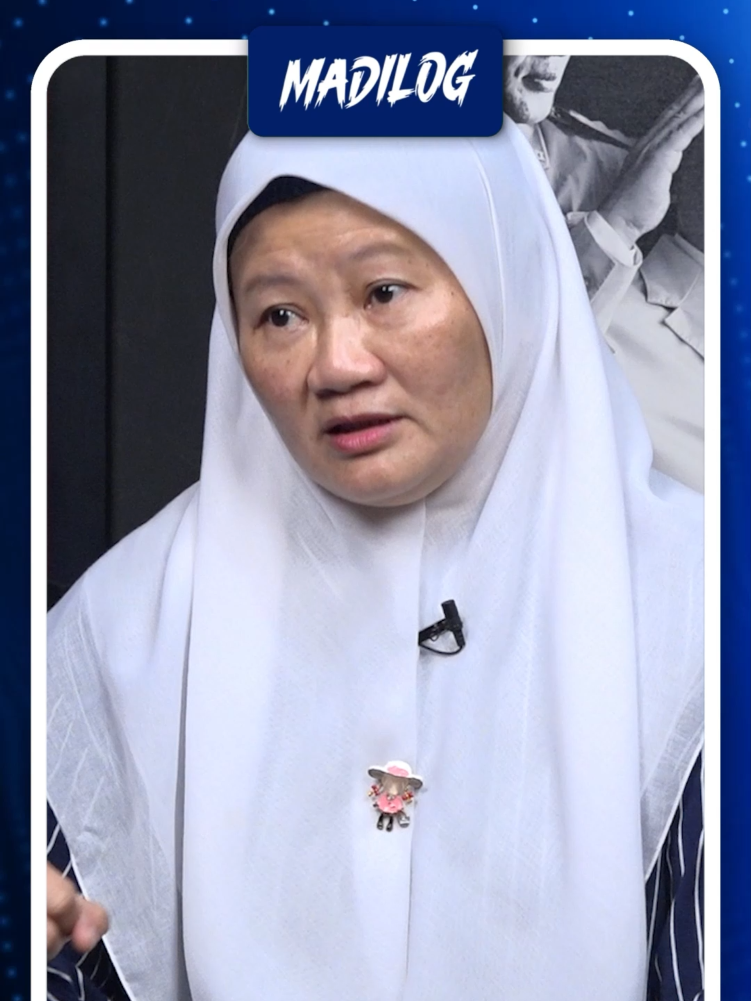 JERITAN KORBAN PERBUDAKAN PERBUDAKAN KONGLOMERAT TAMAN SAFARI Mantan pekerja Oriental Circus Indonesia (OCI) membawa berita menyedihkan ke Kantor Kementrian HAM, Jakarta Pusat, Selasa, 15/4/2025. Puluhan pemain sirkus itu mengaku terpaksa tersenyum ditengah hingar-bingar tepuk tangan penonton sirkus. Padahal di balik layar mereka disiksa, dipasung, diambil haknya, dan dilarang bersosialisasi. Mereka diperlakukan tidak manusiawi.  Hampir semua pemain sirkus ini tidak kenal dengan keluarga, sanak saudaranya, bahkan tidak mengenal dirinya sendiri. Identitasnya mereka dicuri sejak kecil. Bagaimana bisa kekejaman itu bisa terjadi? Seperti apa penderitaan yang mereka alami? Bagaimana perjalanan mereka memperjuangkan haknya sebagaimana manusia pada umumnya? Podcast Madilog Forum Keadilan berikut ini mengupas cerita pilu dibalik meriahnya pertunjukan sirkus Taman Safari.* Host: Reza Indragiri - Pakar Psikologi Forensik Narasumber:  • Cak Sholeh - Pengacara Korban • Vivi - Korban Perbudakan Taman Safari • Butet - Korban Perbudakan Taman Safari #tamansafari #orientalcircusindonesia #oci #sirkus #eksploitasianak #madilogpodcast #perbudakan #hakasasimanusia #kementerianham #ham #rezaiindragiri #caksholeh #butet #vivi #korban #kisahnyata #forumkeadilan