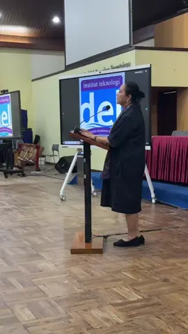 Inspiring interaktif seorang Ibu Devi,  Terharu seluruh jemaat menyaksikan cerita Bu Devi, bagaimana di awal ide interaktif bersama Bapak Luhut dalam membangun sekolah, yang sekarang menjadi institut bergengsi.  Ide agung untuk membangun ilmu pengetahuan anak bangsa, terutama bangso Batak. Dinamis dan menarik cerita mengalir bahwa didalam semua ide ada perjuangan, komitmen dan loyalitas sempurna. Kebaikan Tuhan mengalir dan jadilah sekolah ini menjadi besar. Del lahir untuk mencetak insan menjadi cerdas, mampu berpikir taktis, dan dinamis; berkarakter kuat, ulet, disiplin, dan dapat diandalkan. Insan yang juga sehat jasmani rohani, tondi dohot daging, rupa dan rasa. Terimakasih dan Hormat kami untuk kebaikan terkasih Ibu Devi dan Bapak Luhut. Haru itu juga dirasakan sangat Bu Gubernur Sherly Laos, dan Gubernur Papua, dinamisnya lagi, usia kunjungan ke Del, Sang Gubernur ini akan membangun sekolah unggulan di Maluku dan Papua. #InstitutTeknologiDel #smaungguldel 