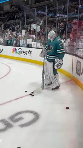 god forbid someone messes up his puck line #sharks #sanjosesharks #hockey #NHL 