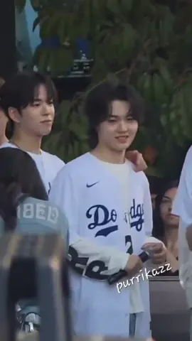 here’s jaehyuk being clingy to doyoung >< #doyoung #doyoungtreasure #도영 #jaehyuk #treasure 