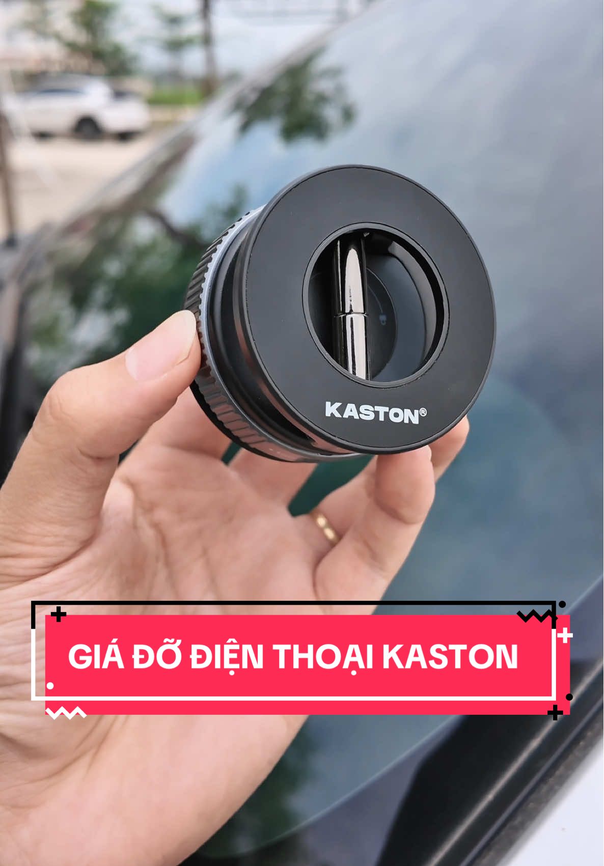 Giá đỡ điện thoại trên ô tô Kaston cực kỳ gọn, dính siêu chắc và không làm chắn cửa gió điều hoà. Đa năng tiện lợi #LearnOnTikTok #tonychung 