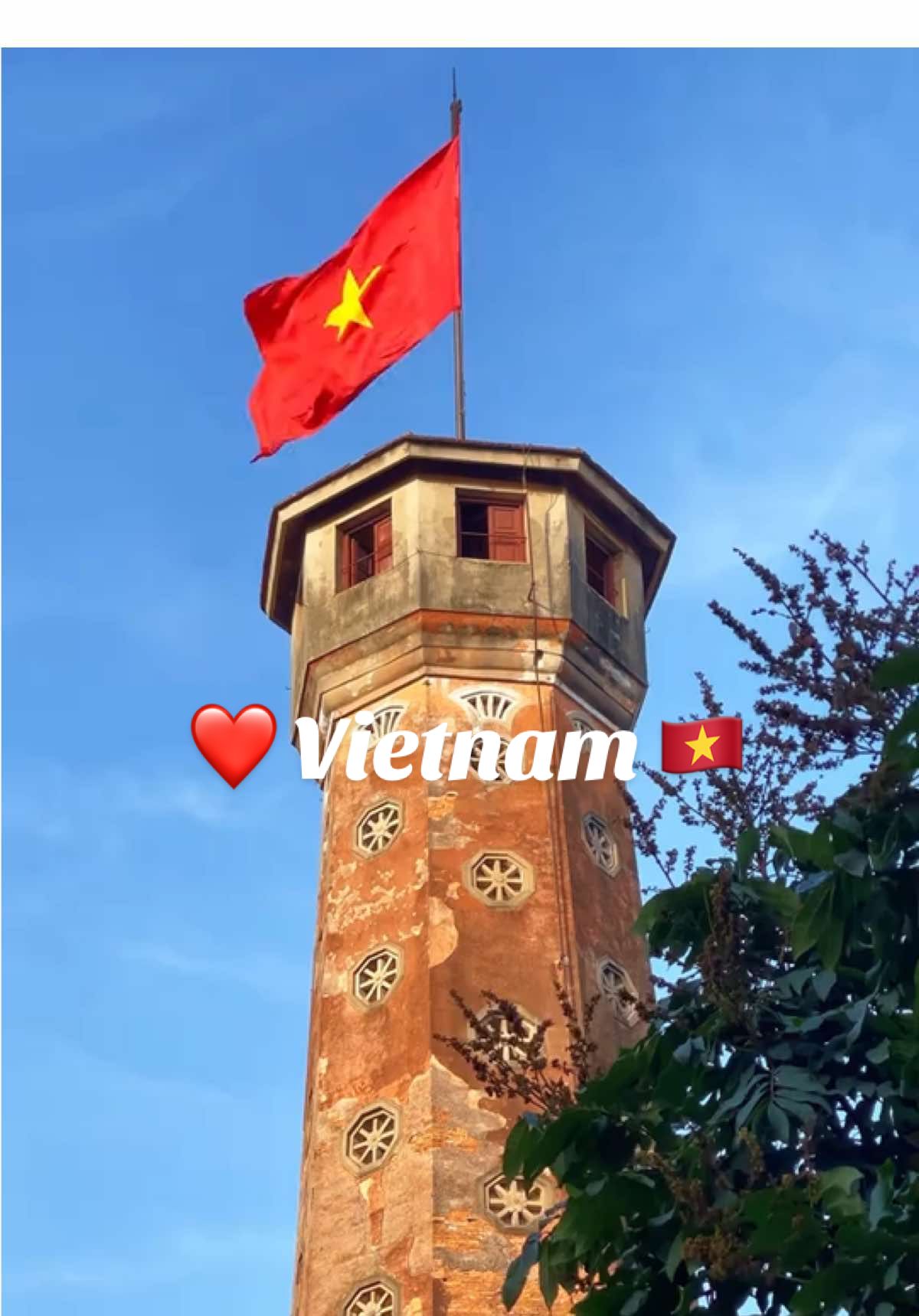 Yêu Tổ Quốc- Yêu Đồng Bào. Mãi tự hào là NGƯỜI VIỆT NAM ❤️🇻🇳🫡 Yêu màu Cờ Đỏ Sao Vàng quá 🥰. #travel #tiktoktravel #dulichvietnam #codosaovang #giaiphongmiennam #thongnhatdatnuoc #tuynhadi 