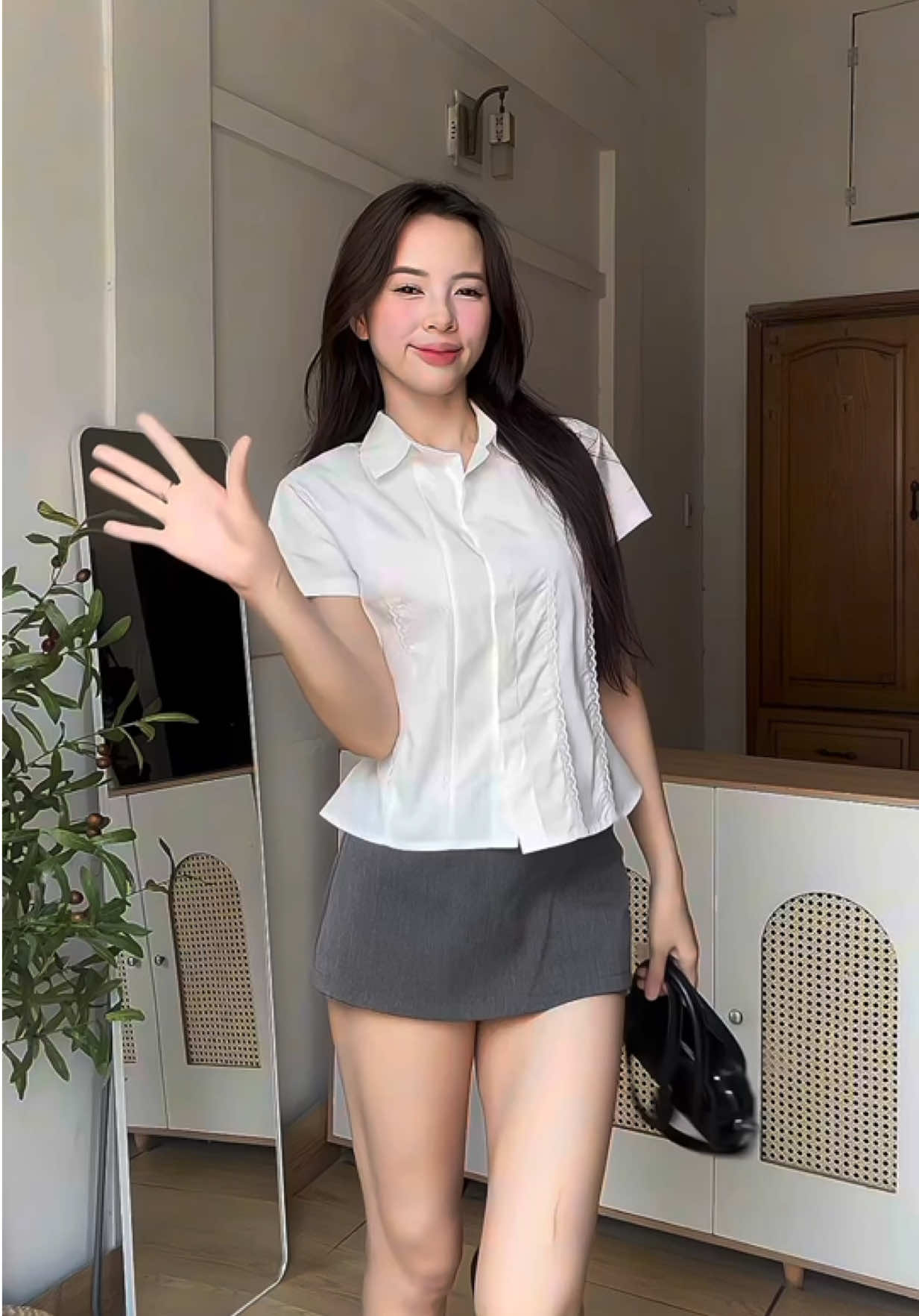 Sơ mi trắng form xinhh cho mấy bà nè #1m68review #bycamcam #somitrang #somi #sominu 