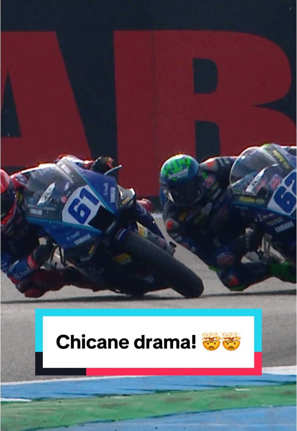 CHICANE DRAMA! 💥 In the all-out scrap between Manzi and Oncu for Race 2 glory, this moment proved decisive 😮‍💨 #DutchWorldSBK 🇳🇱 #WorldSBK #motorcycle #Motorsport #racing   #sportsontiktok  