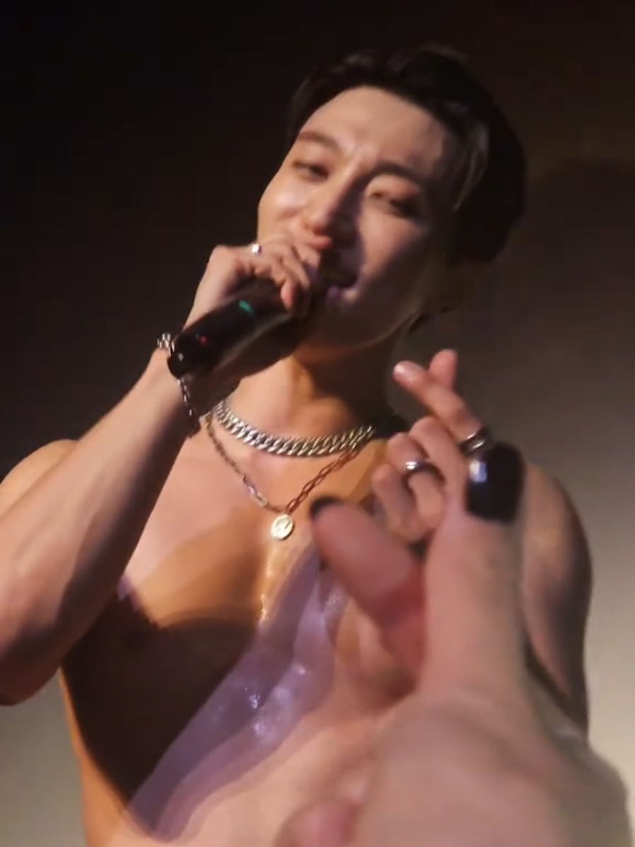 @from20_official în Romania ❤️‍🔥 #from20 #hellogloom #waybetter @waybetter.global #kpop #kpopromania #concert #eyecandy 