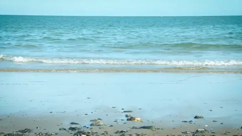 🌊+🎼=🤍 #sea #chill #tamtrang #tiktoktravel #viral #xh #fyp #vungtau #neiitym #vanvatnhumuontabennhau #rio #chill 
