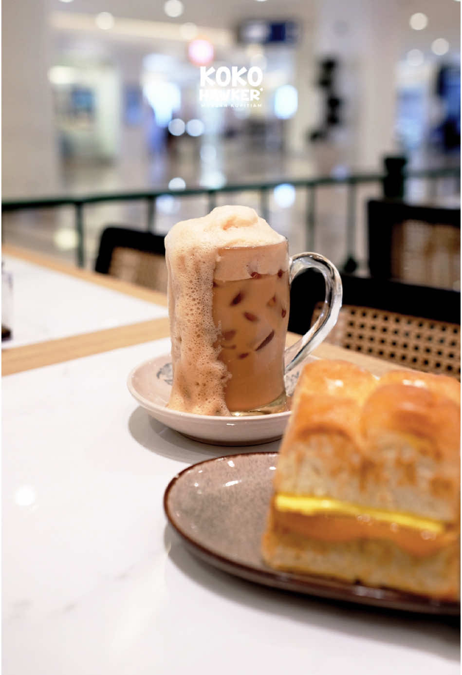 Charge your phone, charge your mood—sambil nikmatin teh tarik dan roti gempal srikaya nya Koko Hawker! follow and visit @koko.hawker 📍 Koko Hawker Emporium Emporium Pluit Mall, Lantai 2 Unit 38-39, Jakarta Utara #peranakan #kulinerjakarta #kokohawker 