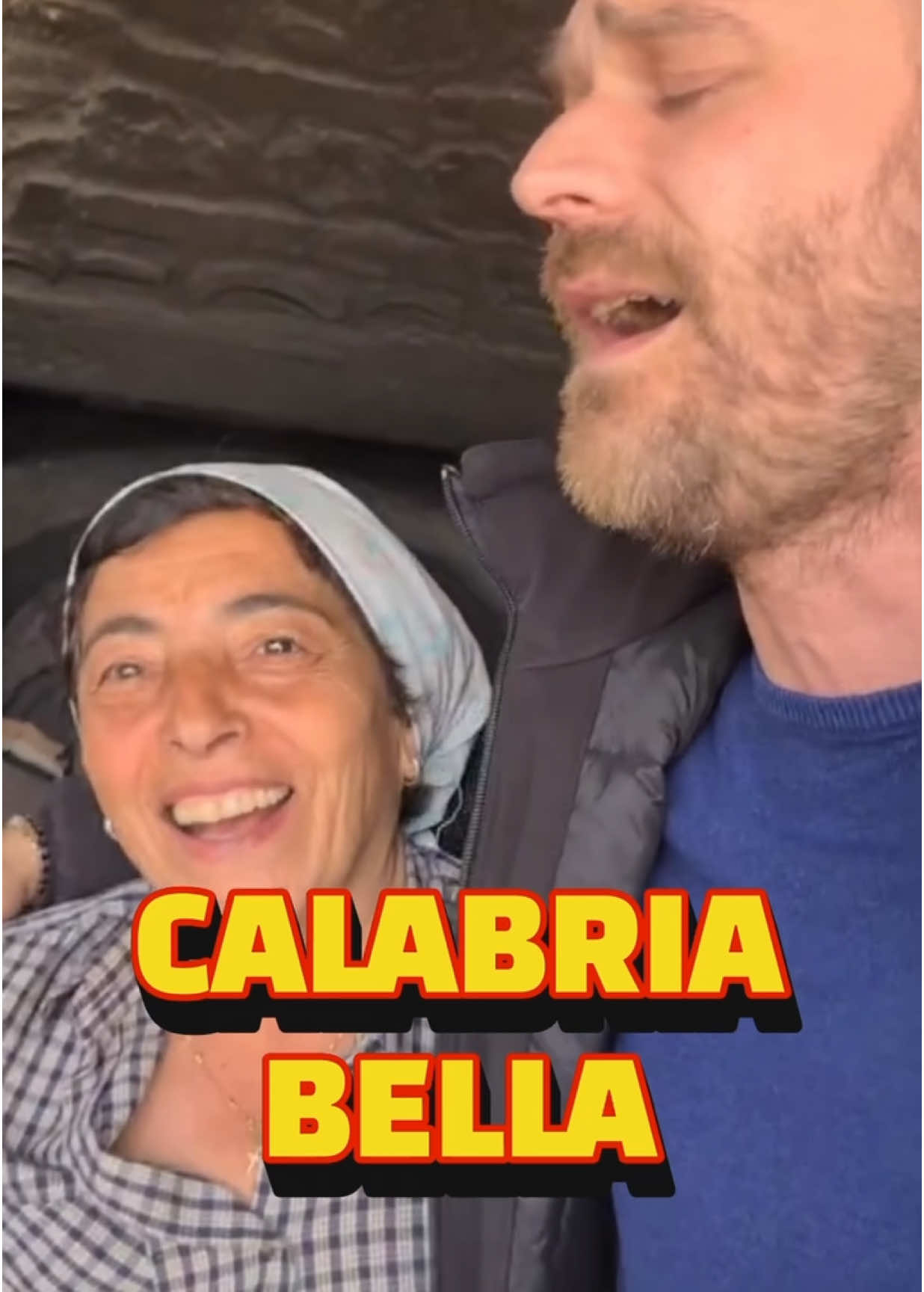 Nui calabrisi simu Internazionali 🌍 𝗚𝗥𝗔𝗭𝗜𝗘 a tutti ❤️ @Asfalantea @Stefano Priolo  🔴Video Ufficiale su YouTube 🎬 . . . #ninodefrancesco#amami#calabriabella#spmusic#stefanopriolo#musicacalabrese#nuovoalbum#folk#calabria#tradizioni#cantautori#tarantella#reggiocalabria#cosenza#vibovalentia#catanzaro#crotone#meridione#mifaimorire#belladestati#asfalantea