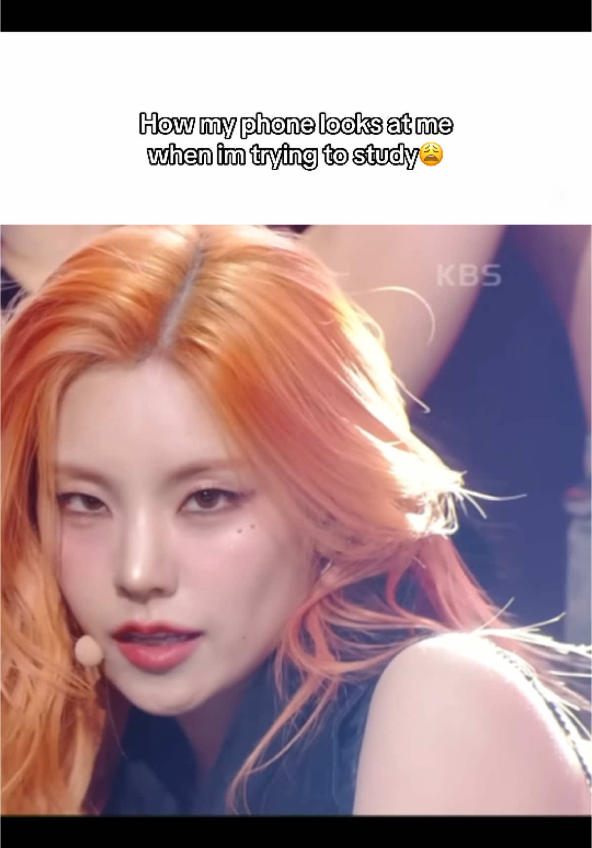 Bro leave me alone #itzy #yeji #yejiitzy #meme #addiction #phoneaddiction #fyp #foryou 