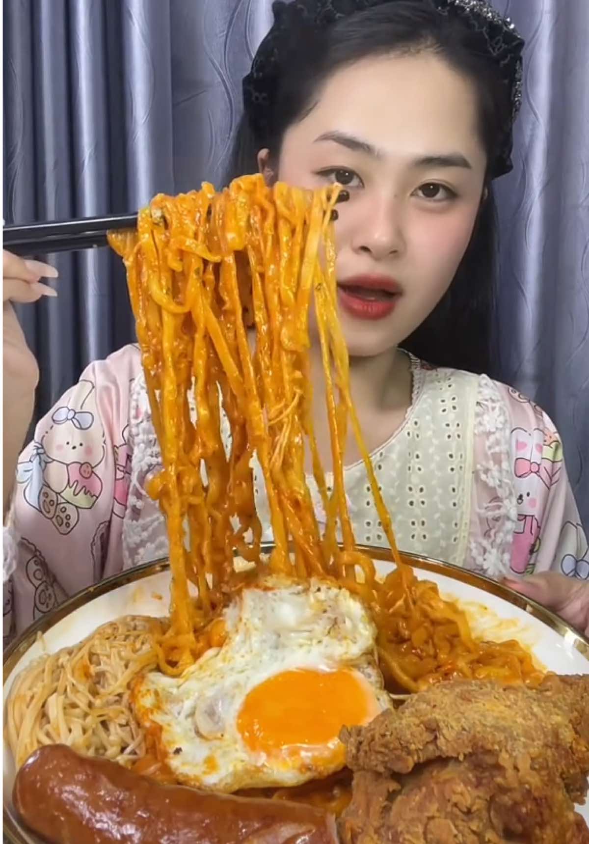 Mukbang mì cay samyang #dungthichan #LearnOnTikTok #ancungtiktok #mukbang #asmr #review #samyang #micay #nhatkimanh #lauracoffee 