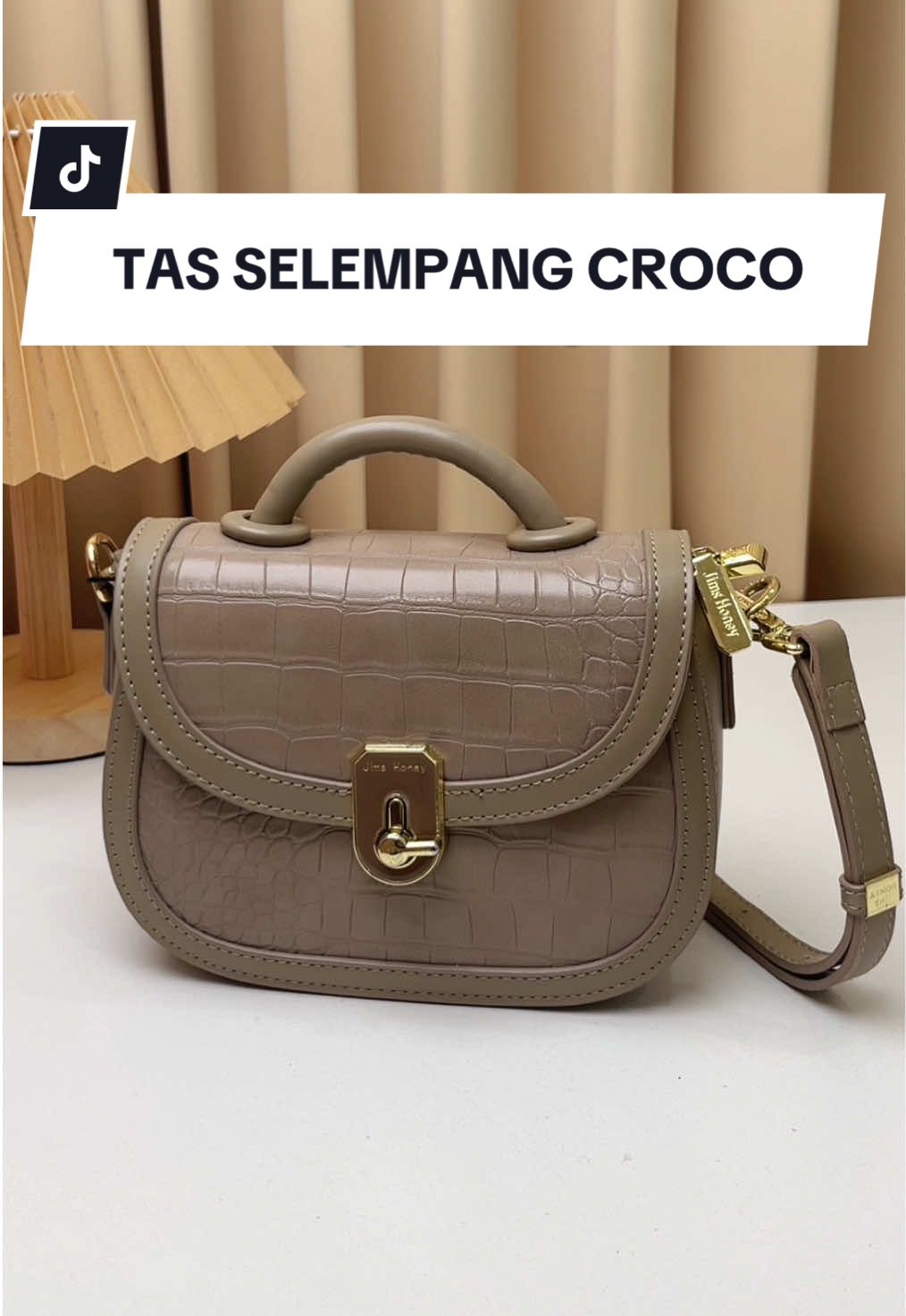 Cari tas selempang yang bahannya kuat dan awet? Nih Cleo Bag Jims Honey hadir dengan bahan kulit sintetis grade A motif croco yang kuat dan tahan lama 😍✨ #cleobagjimshoney #Jimshoneysurabayastore  #RamadanEkstraSeru #WIBGajian #FYP -rm