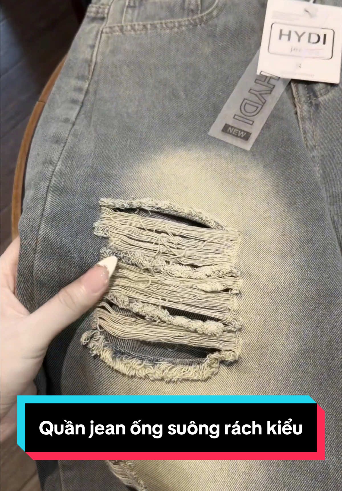 Quần jean ống suông rách kiểu siêu cá tính#fyp #quanjeanlungsieucao #quanjeanongrong #quanjeanongsuong #xuhuongtiktok #quanjeannu #quanaohottrend #videothoitrang #hydijean #zinly #zinlyshop #quanjeanlungsieucao #quânjean #xuhuong #