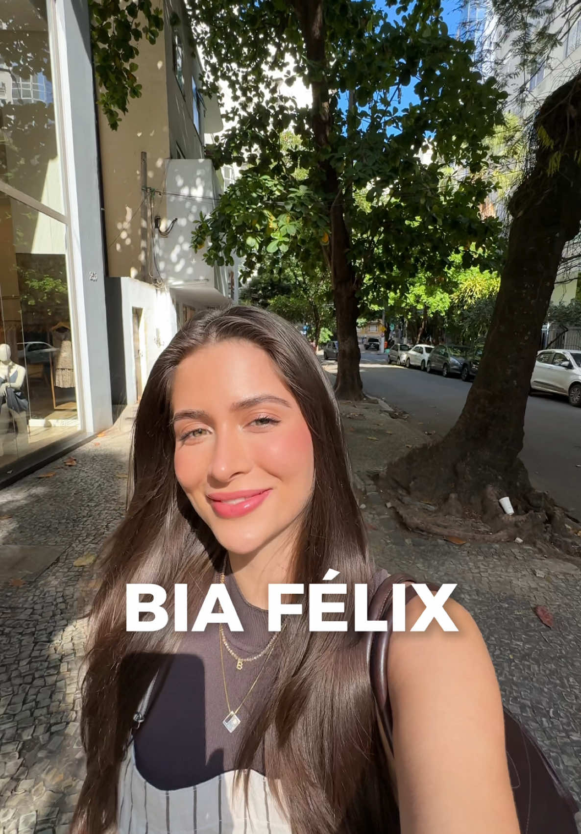 minha versão da trend do narrador, aproveitando para me apresentar melhor por aqui! esse vídeo deu um super trabalho para editar, mas valeu a pena por todos os momentos revisitados ✨💗 inspo: @Marina Santarossa 
